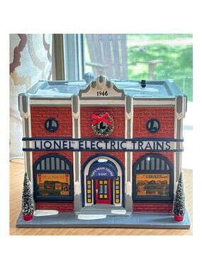 Department 56 Lionel Electric Train Shop #54947 Lighted Snow Christmas Village
